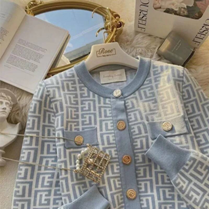 Contrast Color Knitted Cardigan for Women in Autumn New High-end Fashion Style Slim Long-sleeved Sweater Jacket