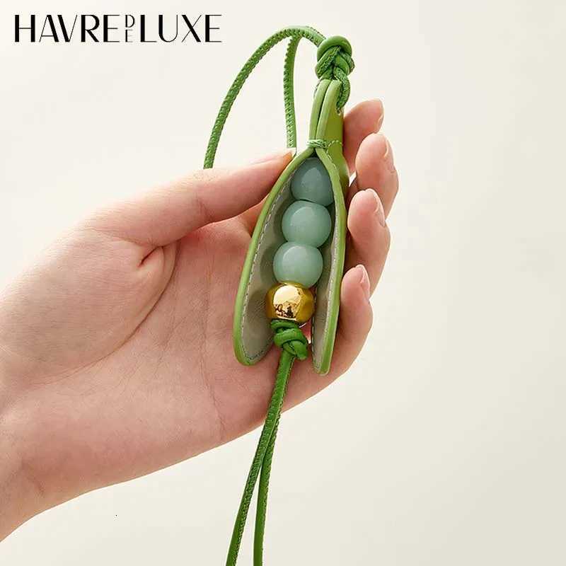 Cowhide pea bag charm keychain car accessories handmade pea pods leather bag pendant High-end bag accessories Z260330