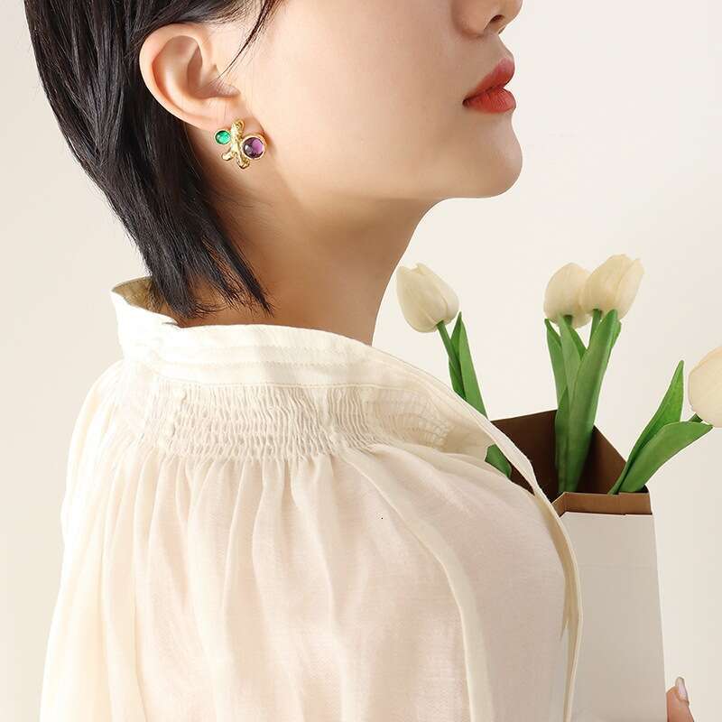 Fashionable Red And Green Gemstone Inlaid Niche Vintage-style Earrings, Manufacturer's Direct Shipment