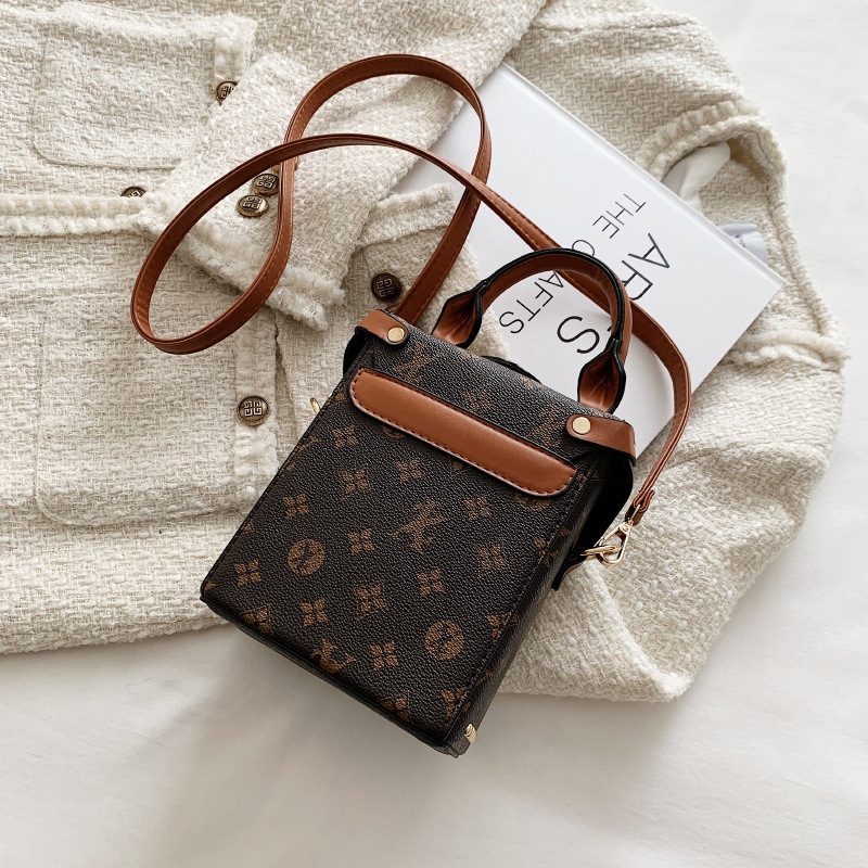 2026 New Style Printed Design Women's Hard Shell Shoulder Bag Elegant Versatile Banquet Fashionable Crossbody Box Bag Free Shipping Brown Coffee