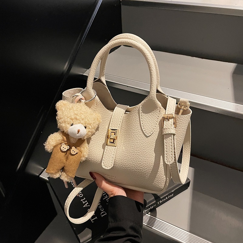Summer Fresh and Versatile Women's Handbag 2025 New Casual Bucket Commuting Shoulder Crossbody Bag