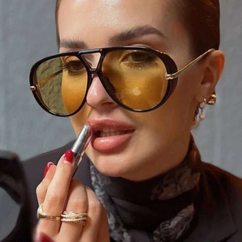 Women Brand Designer Luxury Sun Glasses Sex Vintage Oversized Sunglasses Female Black Fashion Oculos De Sol 26Y0330