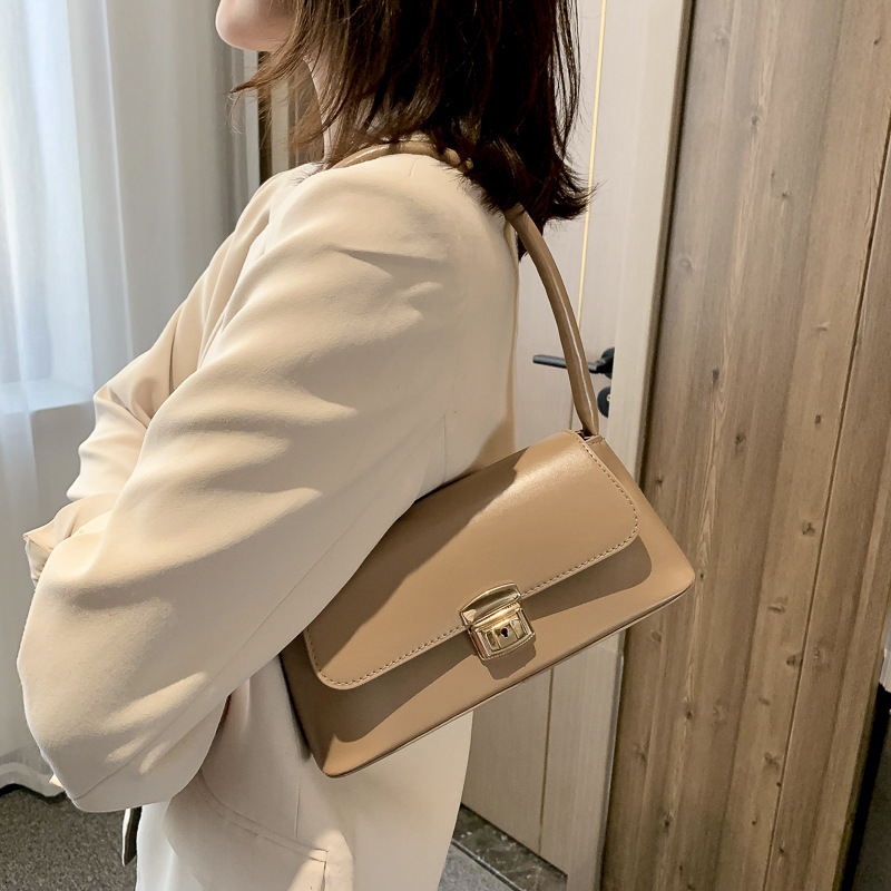 Free Shipping High Value Leather Baguette Bag for Women Vintage Lock Shoulder Bag