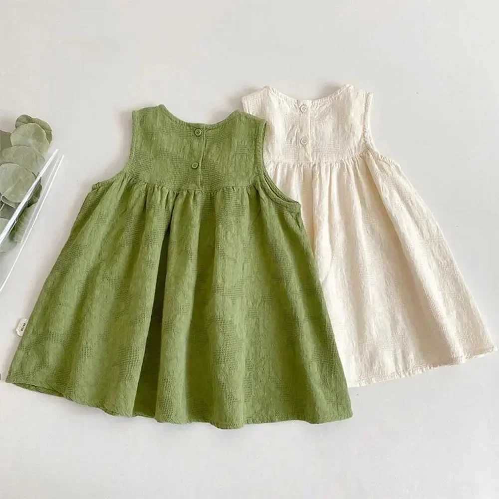 Bear Leader Korean Version Plain Color Girls Casual Dresses Summer Flower Embroidered Sleeveless Vest Dress Childrens ClothingT260330