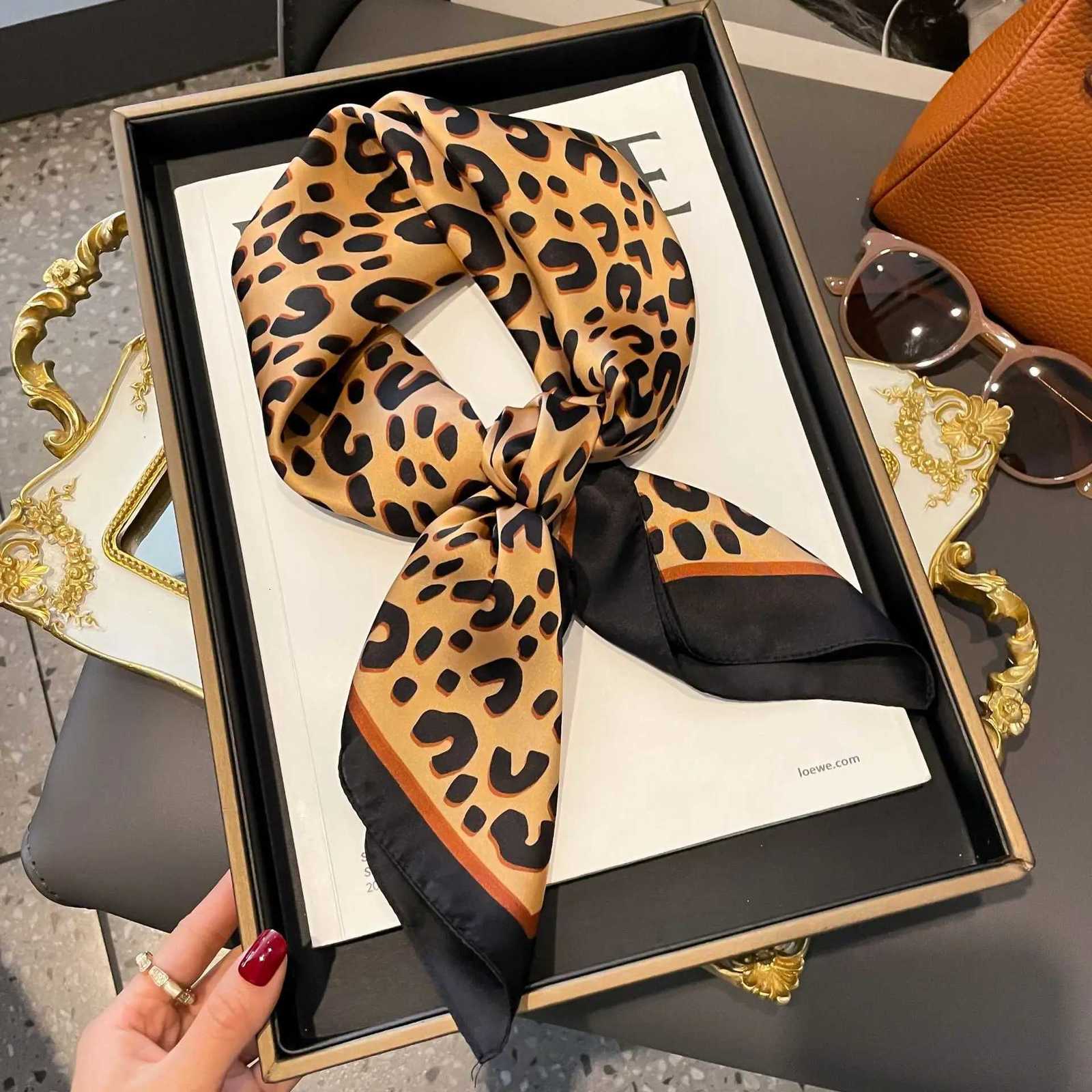 2024 New Satin Shawl Design Wild leopard Print Silk Square Wen neck scarves Wrap kerchief Beach Hair Band wens bandana X260328