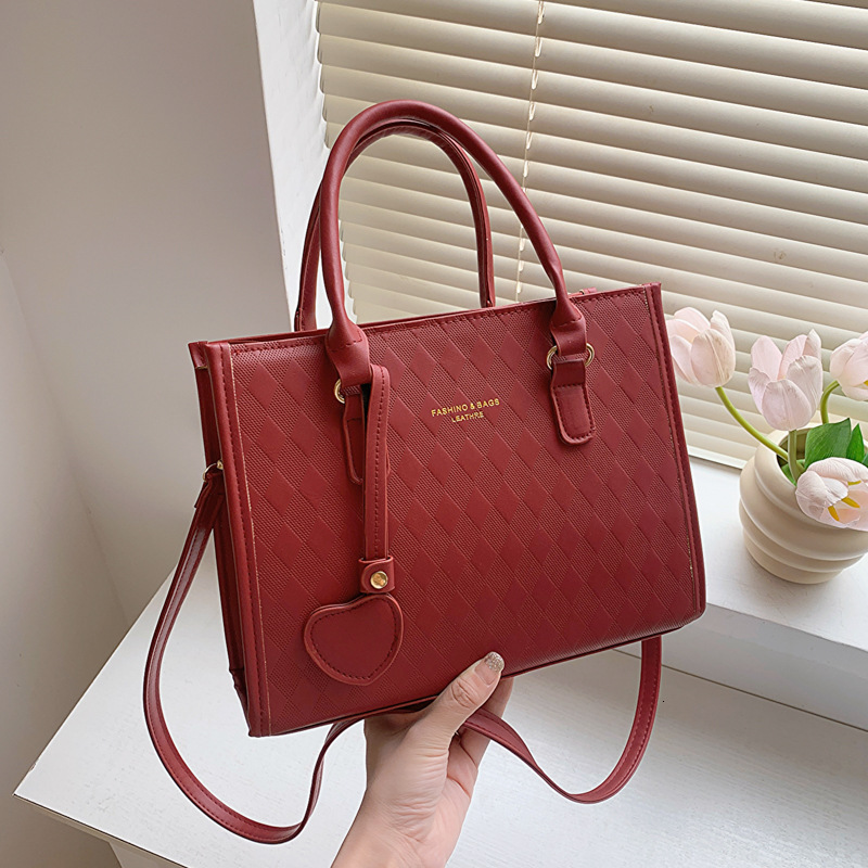 Free Shipping High Value Woven Handbag for Women Heart Decor Crossbody Bag Elegant Red Shoulder Bag