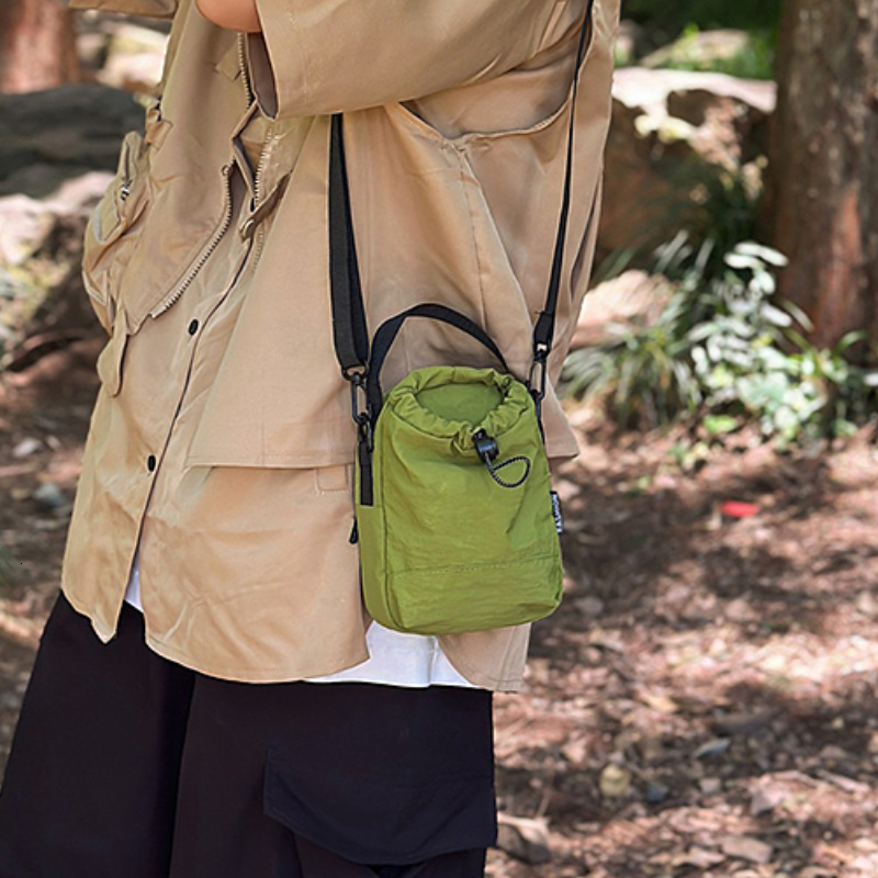 2025 New Phone Functional Style Can Hold Drawstring Design Sports Handheld Crossbody Women Water Bottle Bag