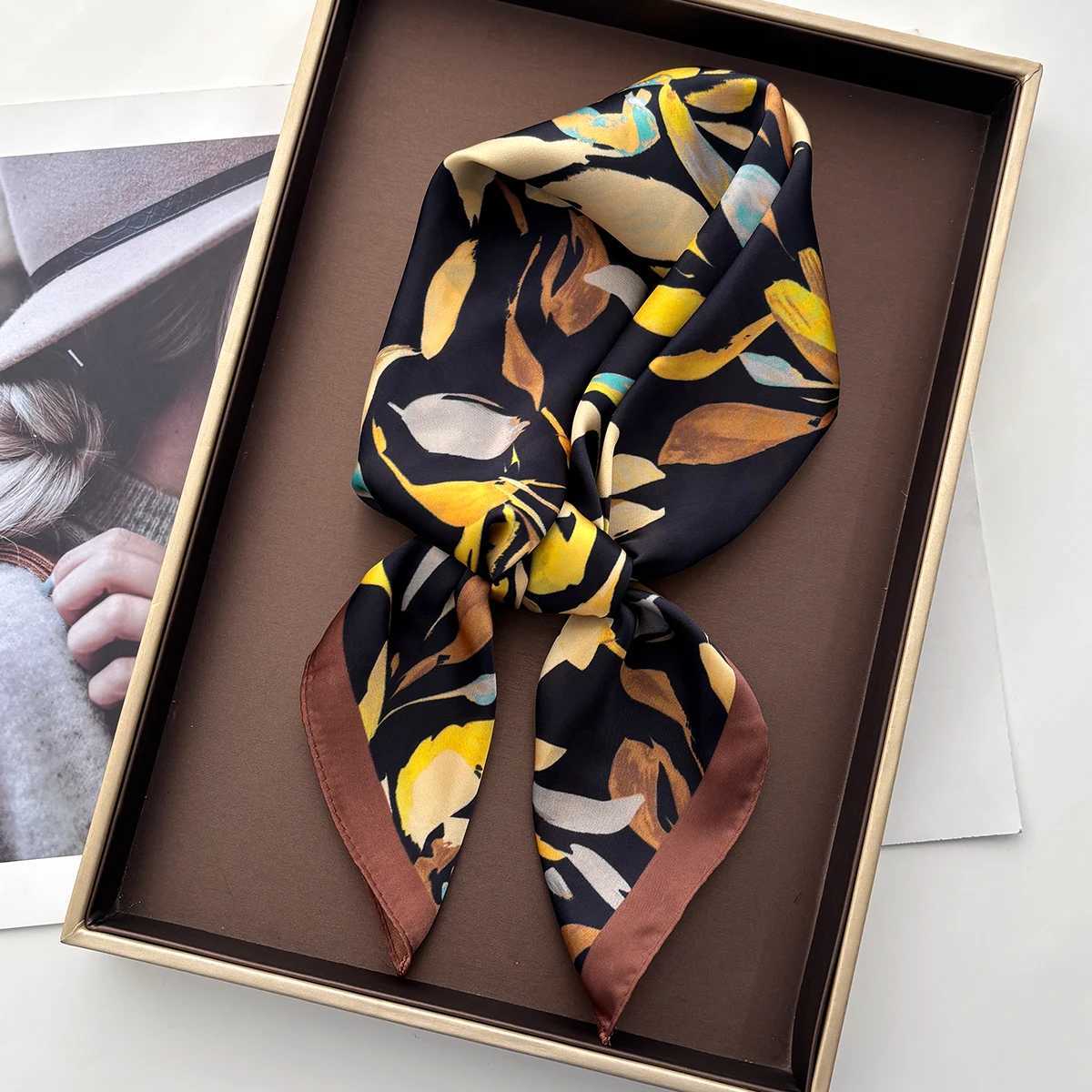 Design Print Silk Imitation Scarf for Wen Square Hairbands Foard Fem Bandana Neck Kerchief bands 2026 New X2603281