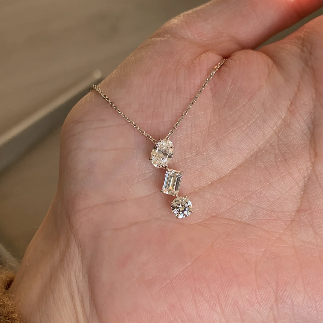 Designer luxury French-style light luxury irregular sparkling diamond pigeon egg zircon necklace for women, niche design with a high-end feel, collarb