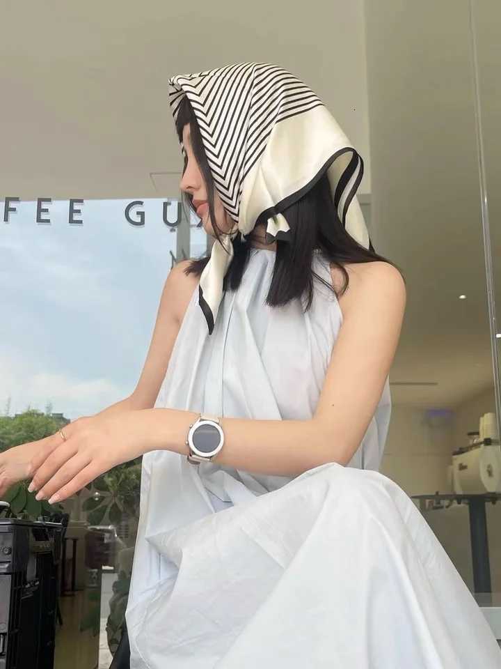 Black White Striped Silk Scarf Headscarf For Women Fashion Simple Design 100 Mulberry Silk Square Scarves Printed 65cm65cm Z260330