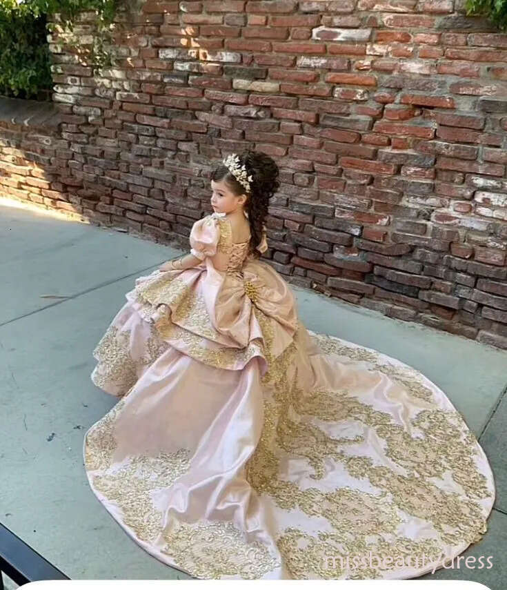 Princess Pink Ball Gown Flower Girls Dresses With Bow Back Elegant off shoulder Appliques Girl Pageant Gowns Kids First Communion Dress Luxury M27 ZD1