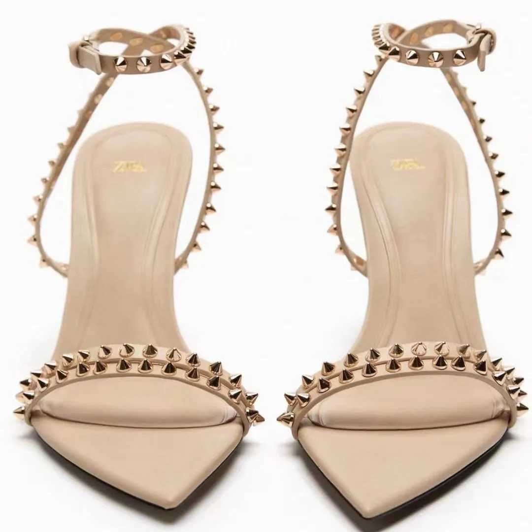 2025 Summer New Product Rivet High Heel Strap Pointed Sandals Womens Thin Heel Large Sandals Fashion Banquet Womens Shoes Z260330