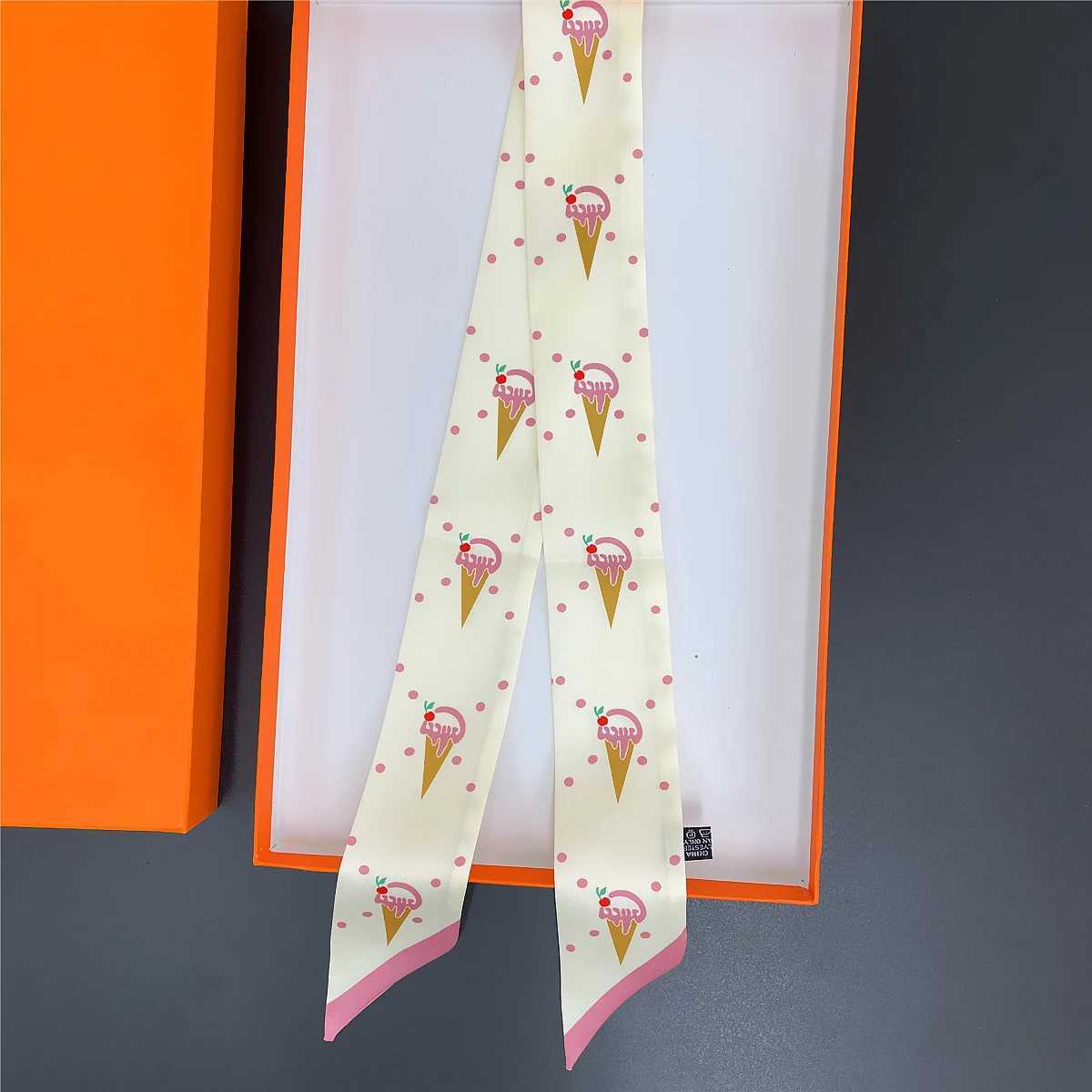 2024 New Design Small Flower Brand Silk Scarf Luxury Scarf Wen Foard Skinny Bag Scarves Neckerchief Fashion Hair band X260328