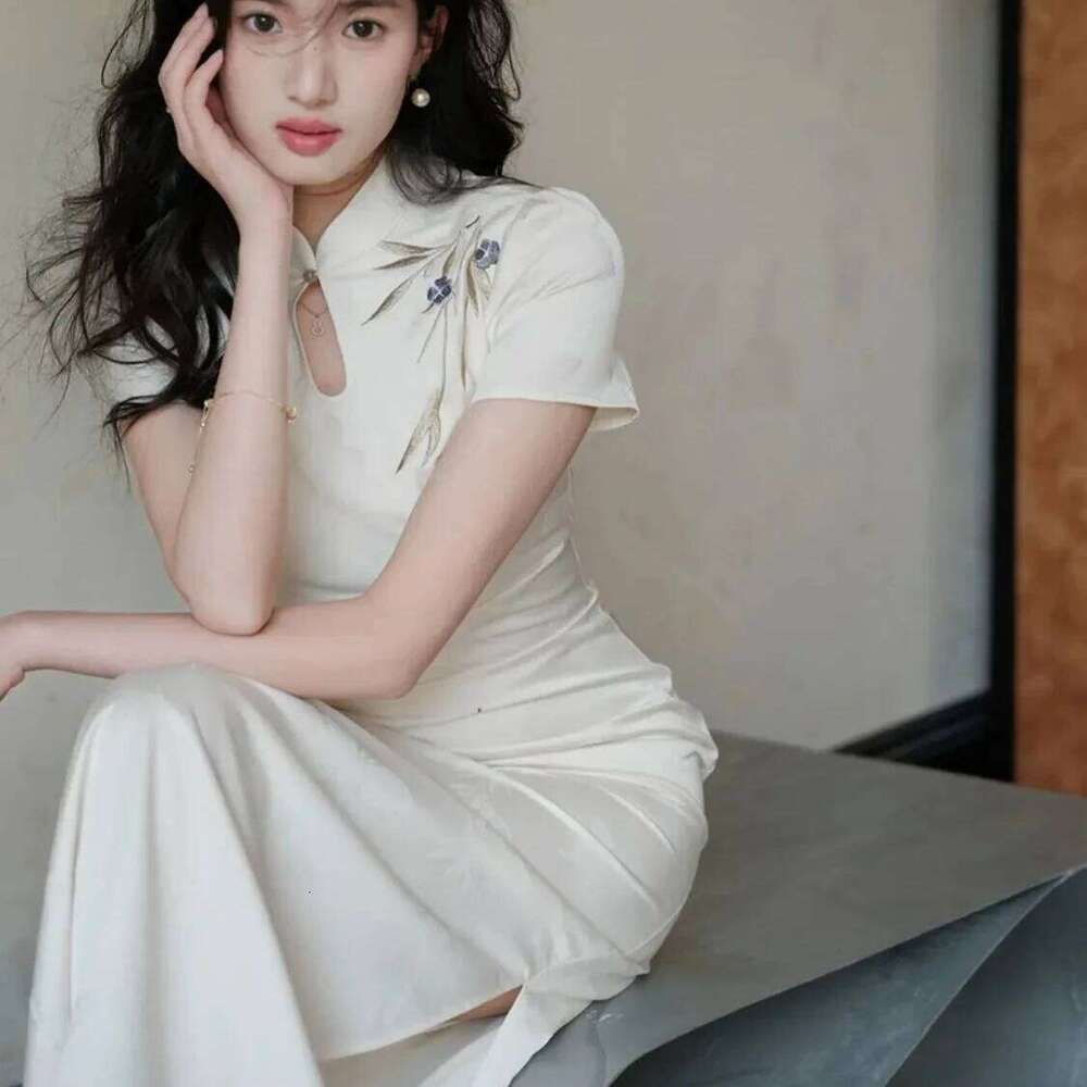 Elegant Daily Chinese Qipao Short Sleeve Ethnic Embroidery Cheongsam Vintage Slim Fitting Dress Solid Color MAKOUFEI