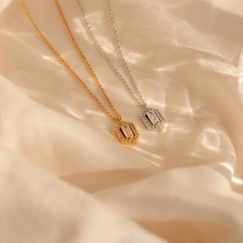 Classic Fashion Design Jewelry 925 Sterling Silver Necklace Woman Gemstone Pendant Zircon Luxurious Diamond Set Women's Collar Versatile Minimali