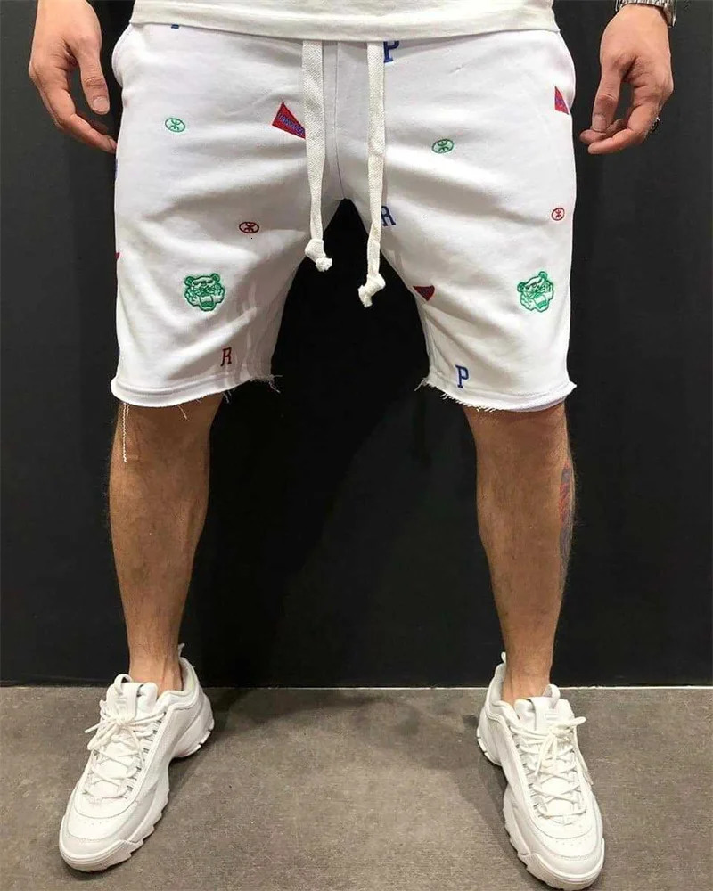 Spring Summer Men Cargo Shorts Relaxed Fit Breeches Bermuda sports Short Pants cotton Embroider Shorts Mens sweatpants 260330