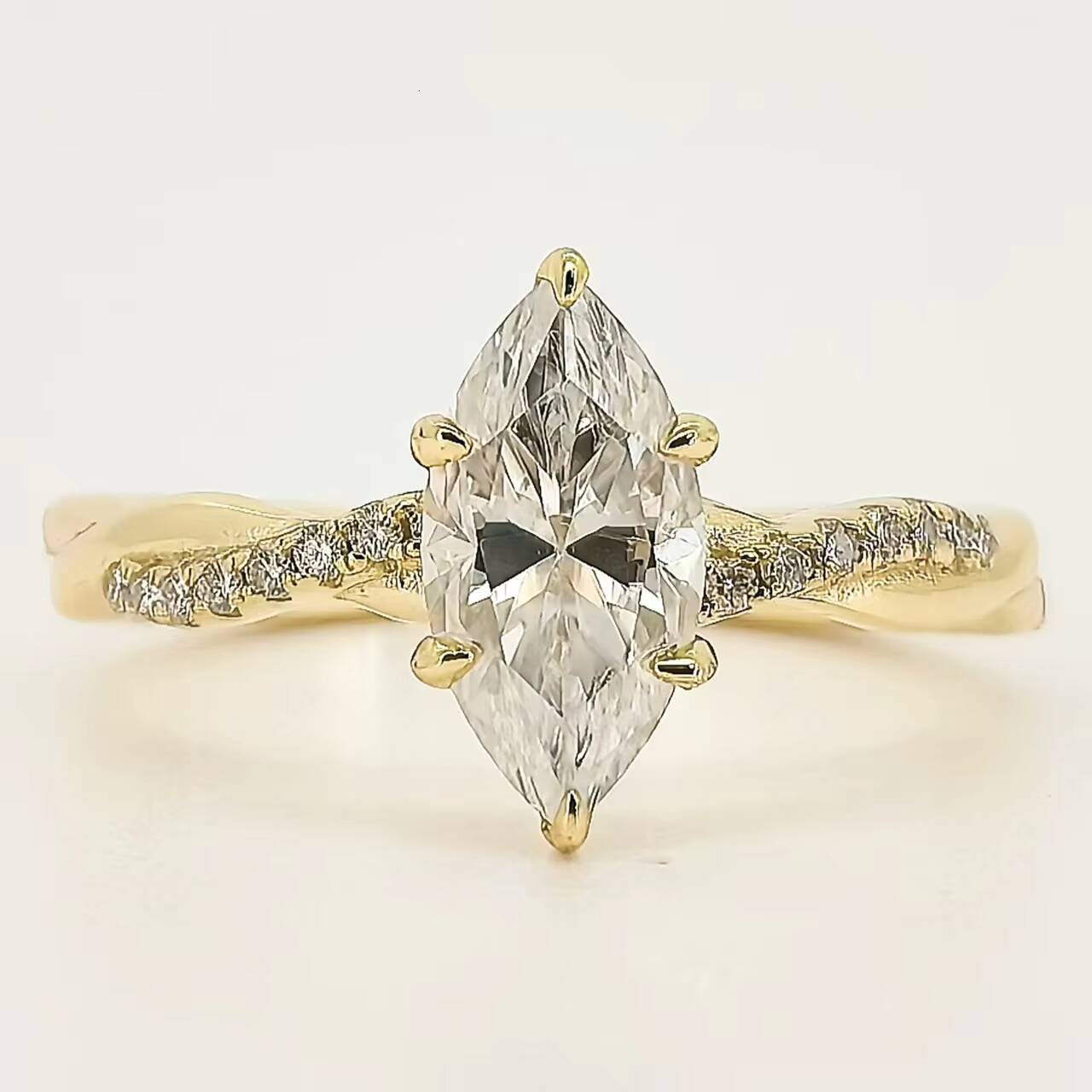 Elegant S925 18K Gold Plated Moissanite Wedding Ring 1Ct Oval Cut Prong Setting Wedding Jewelry Moissanite Ring