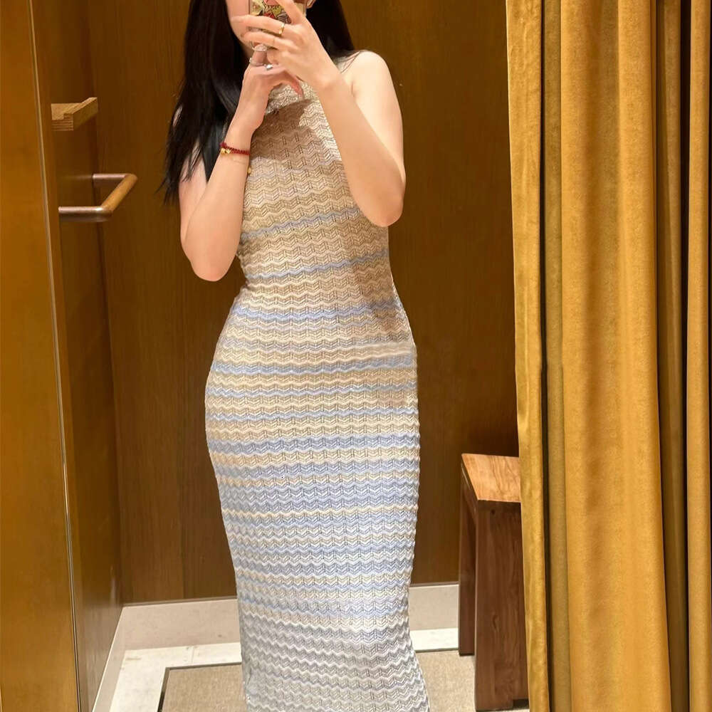 2026 Summer New Designer c1 French Sweet Style Wave Sleeveless Gradient Knitted Women's Long Skirt