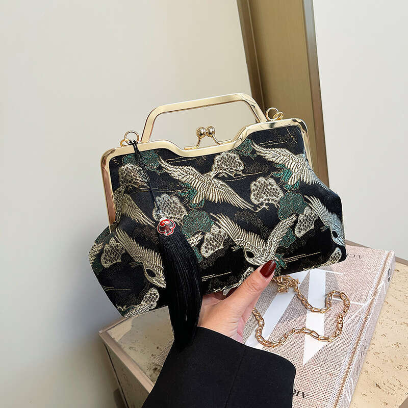 Super Popular Niche Chinese Embroidered For Women New Chain Crossbody Ancient Style Hanfu Cheongsam Gold Clasp Bag Chinese Embroidery Fashion Bag Tote