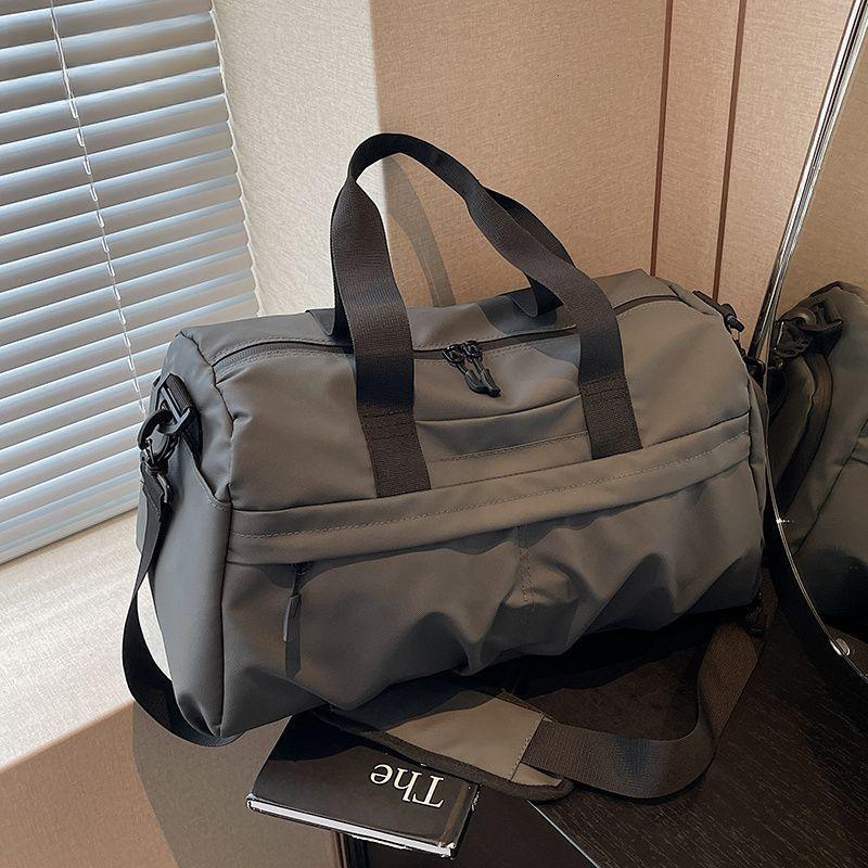 fashion handbag for short trips, 2026 new model, stylish, large-capacity, lightweight crossbody gym storage bag, travel bag