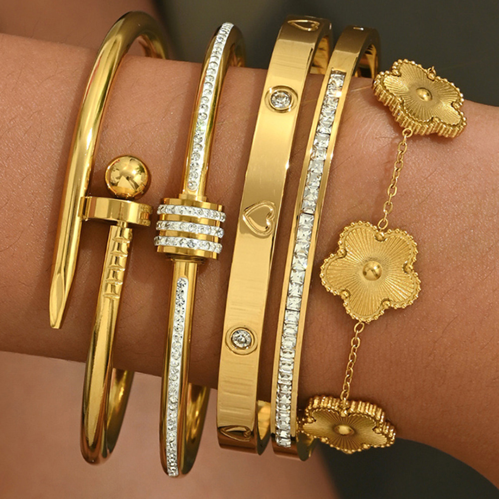 Designer Luxury Gold Bracelet Set With Diamond Studs - Elegant Diamond-studded Bracelet For Ladies, High-end Hand Chain