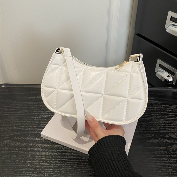 Free Shipping High Value Quilted Shoulder Bag for Women Classic Hobo Bag Casual Crossbody Handbag with 4 Colors