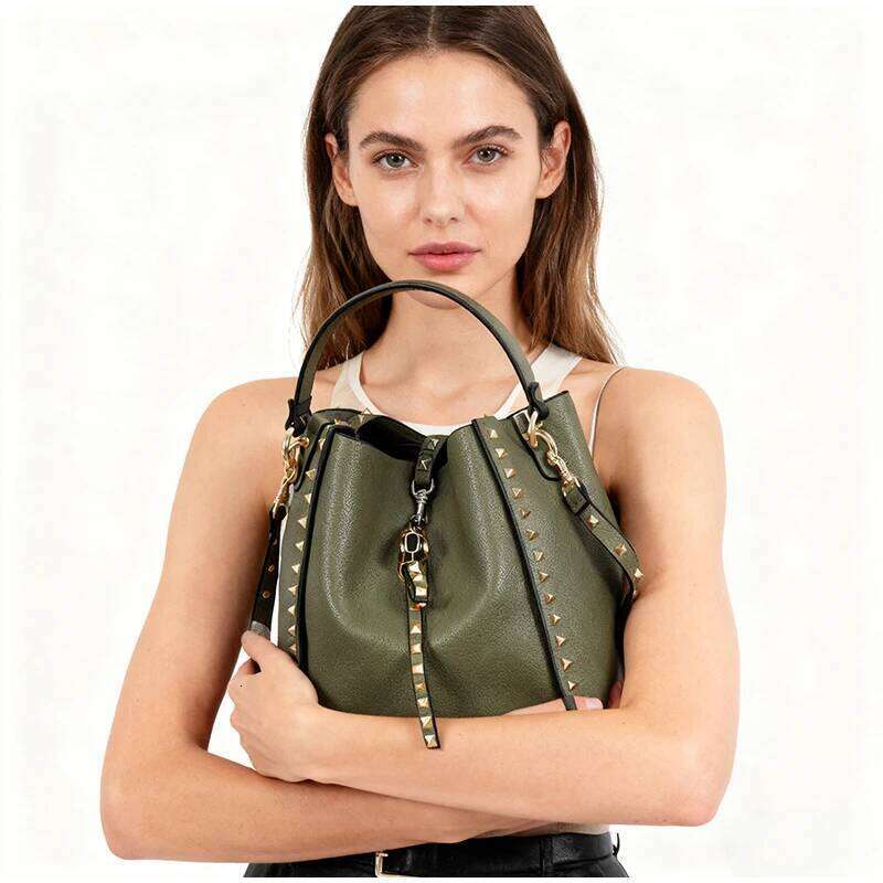 Luxury Genuine Leather Tiger Head Rivet Shoulder Bag With Inner Pocket Metal Studded Tote Bag Women Soft Bucket Handbag QIBALIANGPIN