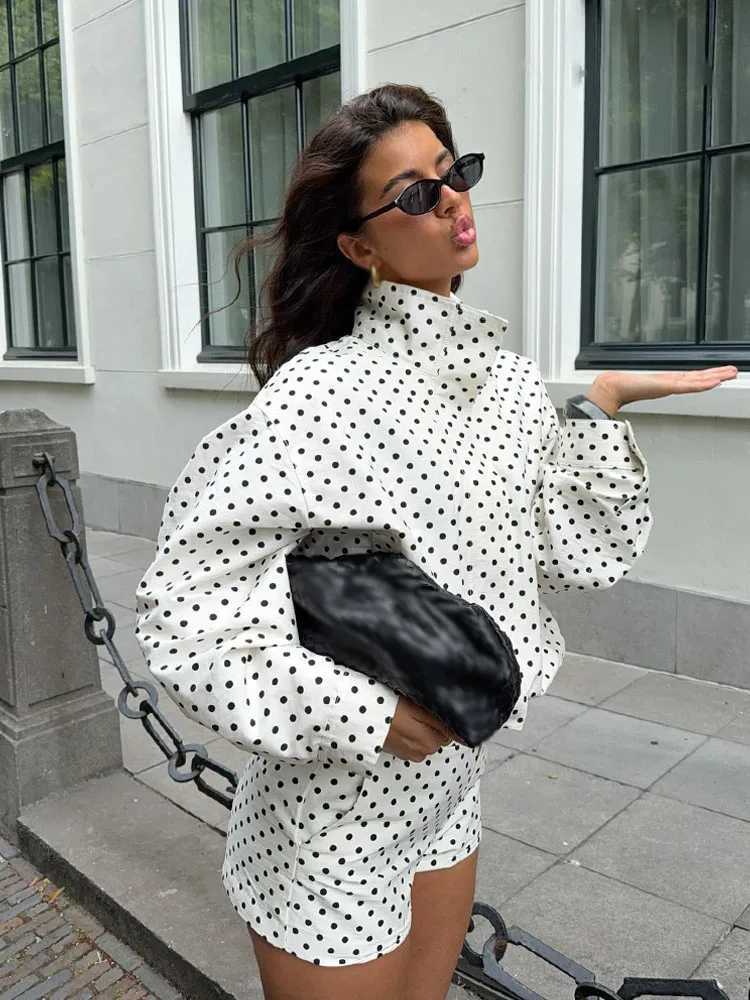 HH Woman Autumn Long Sleeves Turtleneck Zipper With Pockets Drawstring Casual Coats Women Fashion Polka Dot Printed JacketT260328