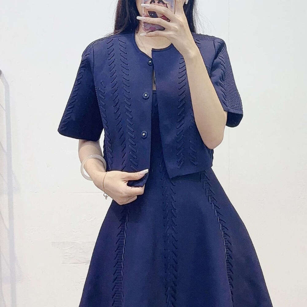 2026 elegant and exquisite high-end women's summer French design waist tied knitted vest dress+cardigan c1 wool sweater