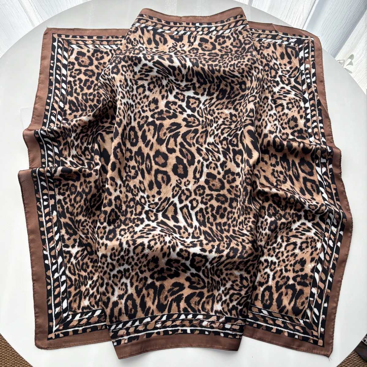 Imitation Silk Square Scarf For Wen leopard Printed Banda Hairband Luxury Hijab Neckerchief Elegant Shawl Wraps X260328
