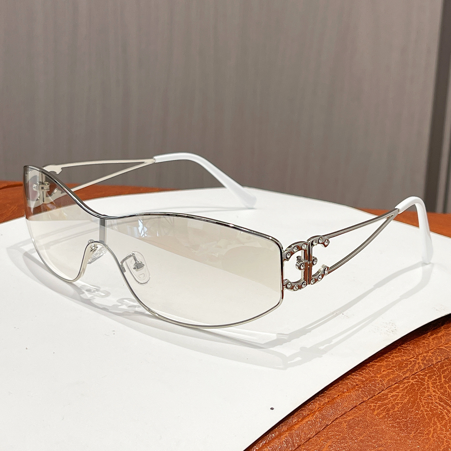 Luxury Brand Designer Sunglasses Style Vintage Double C Sparkling Diamond Sunglasses Large Frame One-Piece Lens Silver Frame Metal Inlaid Diamond Sung