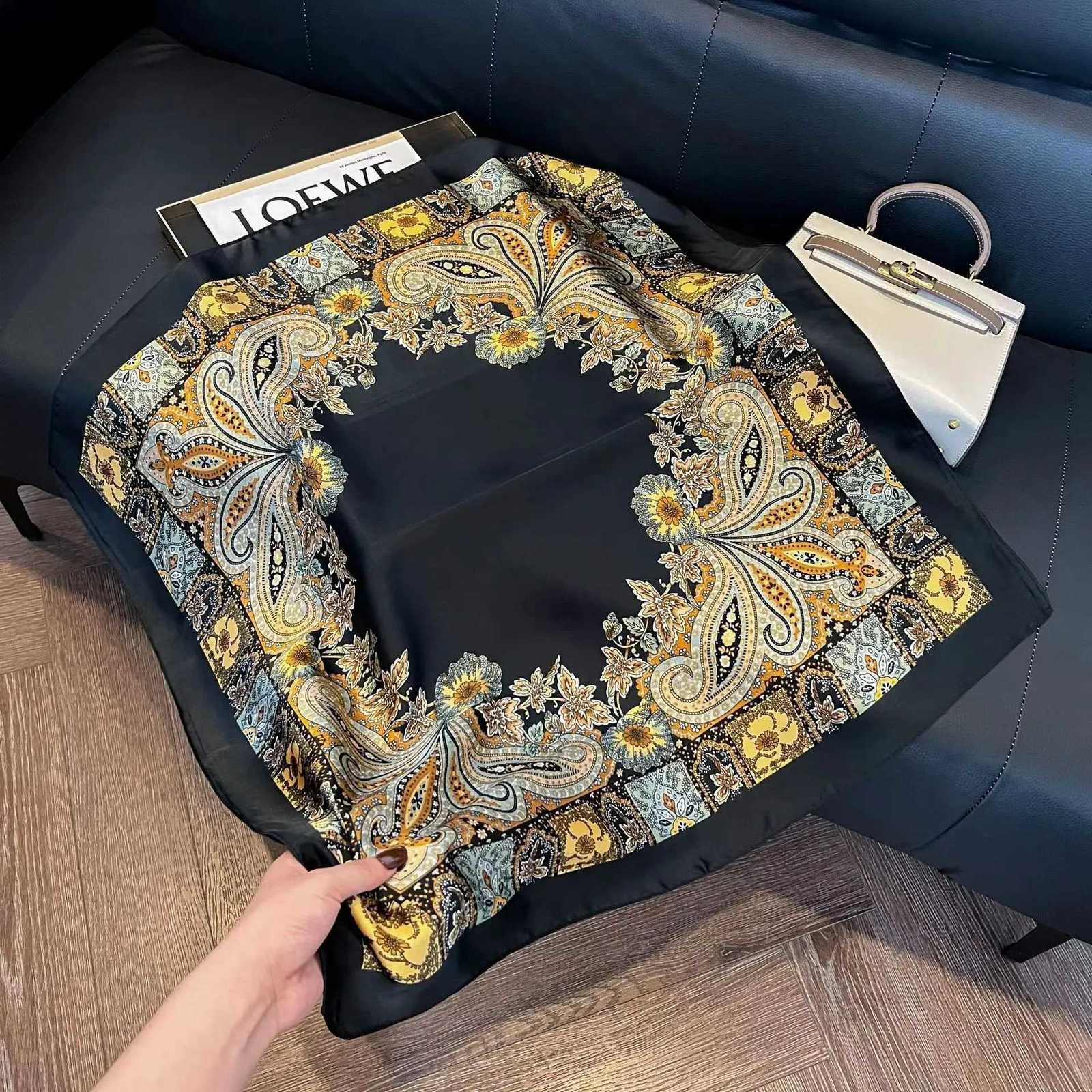 2026 New Retro Print Cashew Scarf Women Simulated Silk Hijab Versatile Neckerchief Satin Shawl Bag Ribbon Headband Wraps Bandana Z260330