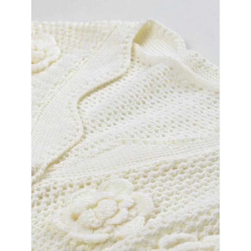 EACA White Flowers Sweet Wisps Empty 2024 Pre-fall Casual Age Reduction All-match V-neck Sweater Jacket
