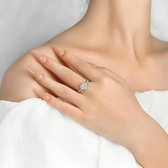 New Arrival Heart Shape S925 Sterling Silver 18k Gold Plated D Color VVS Moissanite Diamond Halo Engagement Ring