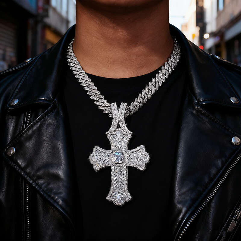 Necklace Pendant With High End Feel New Fashion Hip Hop Diamond Studded Oversized Cross Necklace Exaggerated Accessory Designer Necklaces Luxury Jewel