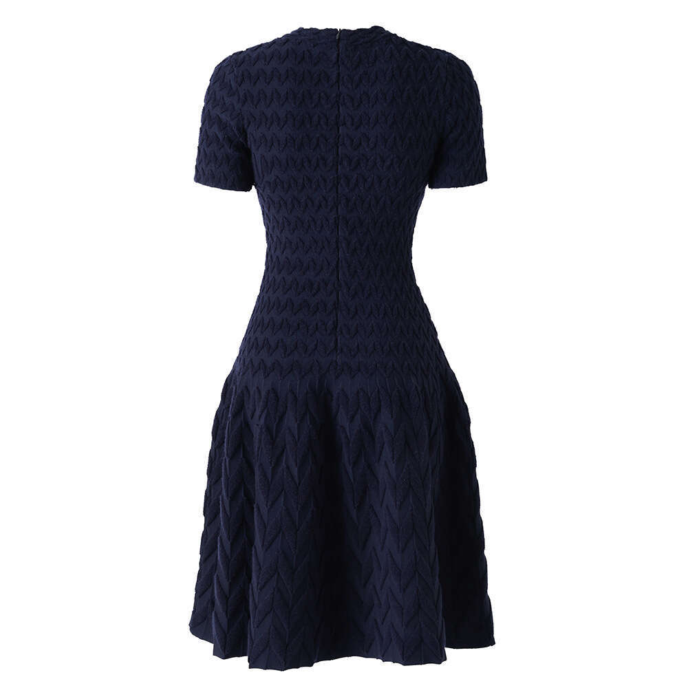 Designer's new jacquard short sleeved three-dimensional pattern round neck zipper slim fit French waist q26 cinching dress