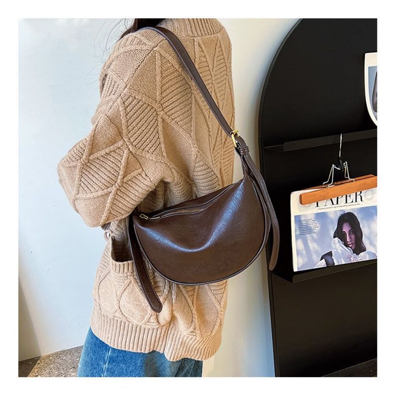 Women's Winter Crossbody 2025 New Fashion Autumn Single Shoulder Vintage Commuter Dumpling Bag