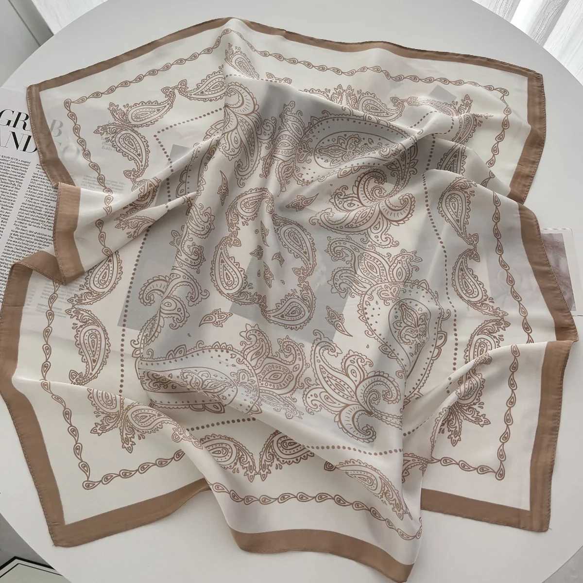 Luxury New Design Satin Print Scarf Wen Scarves Bandana Hijab Neckerchief Shawl Kerchief Hair Band Foard Lady X260328