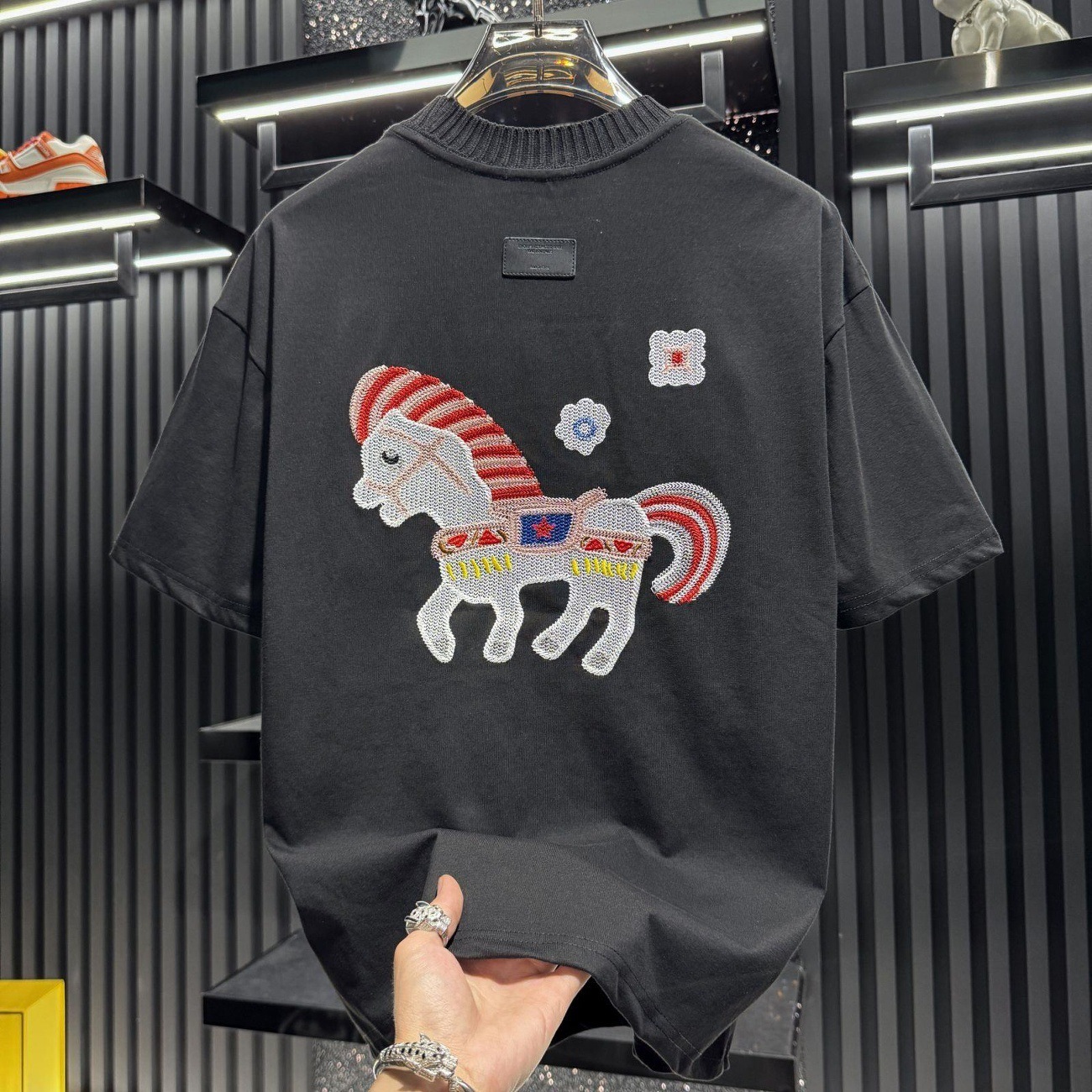 High-quality men's T-shirts high-end embroidered cartoon horse year short-sleeve T-shirt, 2026 new summer trendy loose-fitting fashion half-sleev