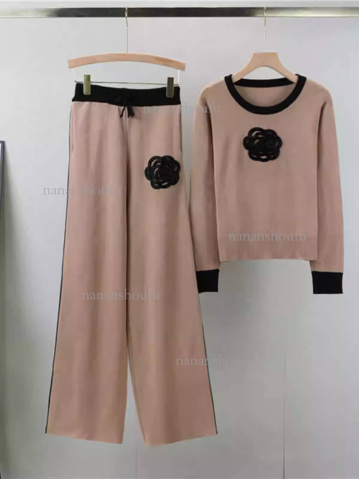 2026 Designer Sports Suit Luxury Brand Classic Camellia Knitted Long Sleeved T-shirt Casual Simple Wide Leg Pants Two-piece Set Fashionable Y2K Women&