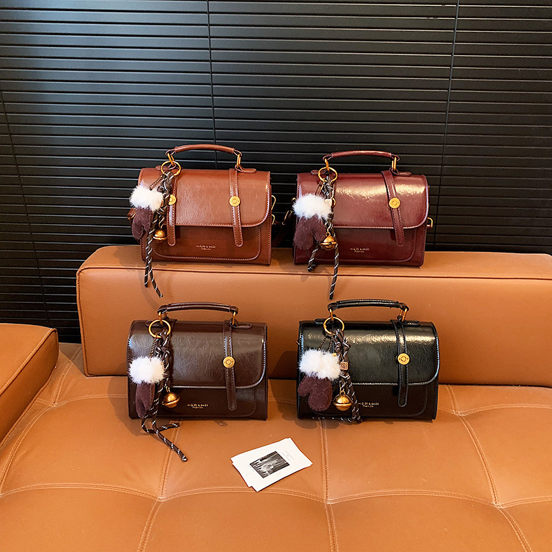 Vintage College-Style Design Cambridge Bag, Versatile Commuting Daily Handbag, Light Luxury Personalized Niche Crossbody Bag