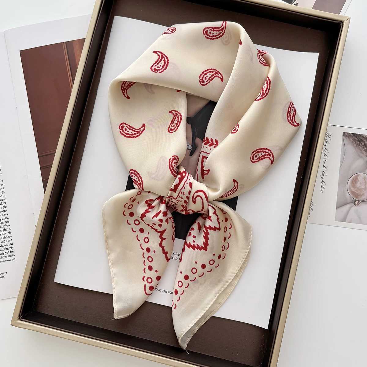 Luxury New Design Satin Print Scarf Wen Scarves Bandana Hijab Neckerchief Shawl Kerchief Hair Band Foard Lady X2603281