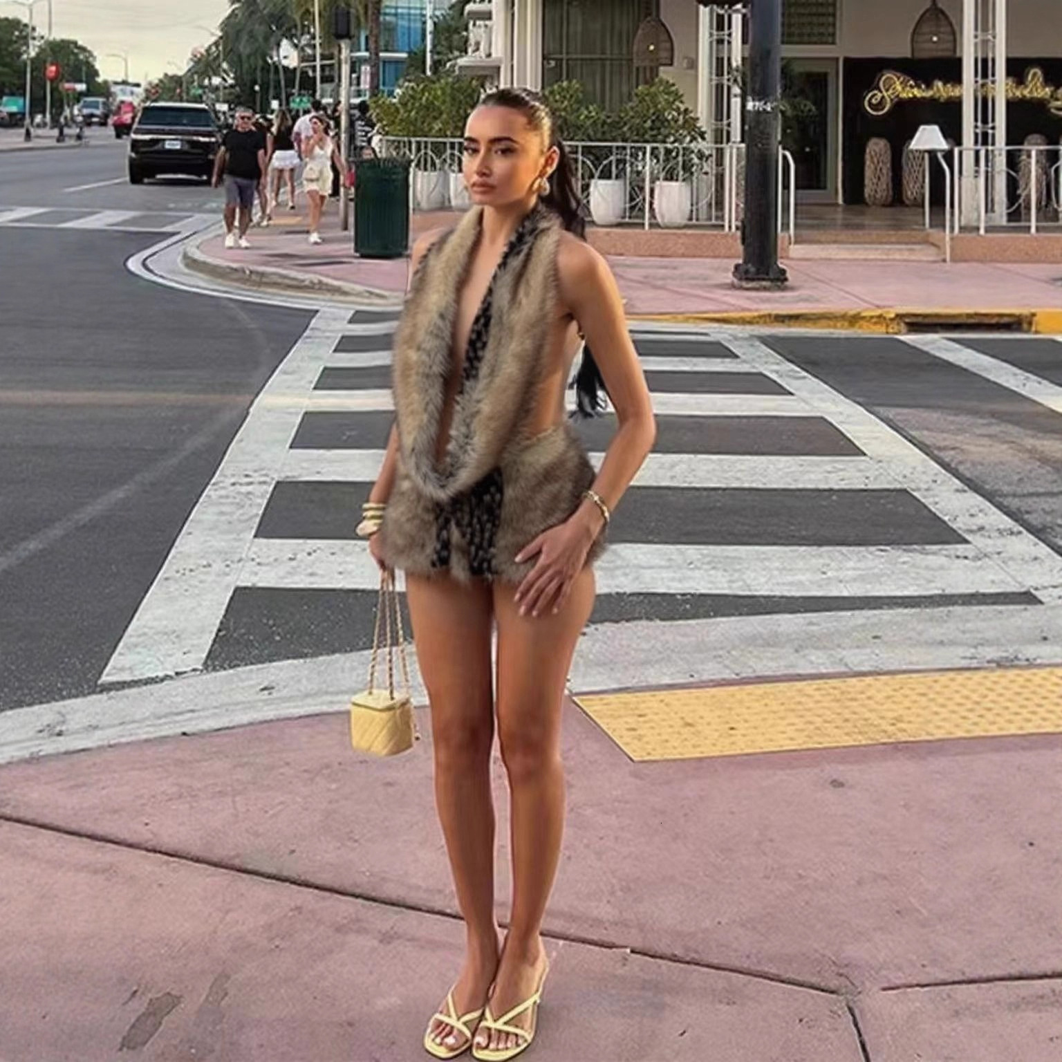 2025 anti-fox fur shorts set slim fit hip-hugging pure and sexy halter neck deep V-neck shorts