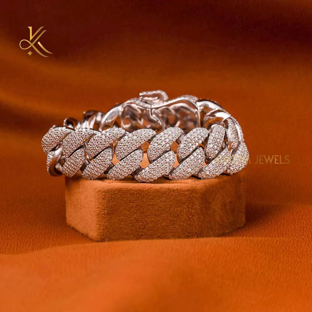 Elegant Charm Cuban Bracelets With Moissanite Diamond Design For Women Featuring Radiant Shine And Timeless Wrist Appeal