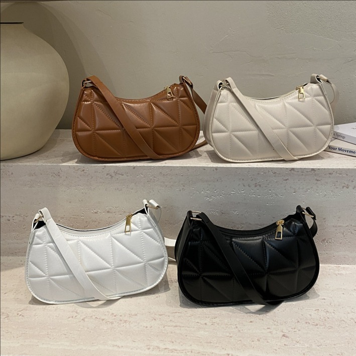 Free Shipping High Value Quilted Shoulder Bag for Women Classic Hobo Bag Casual Crossbody Handbag with 4 Colors