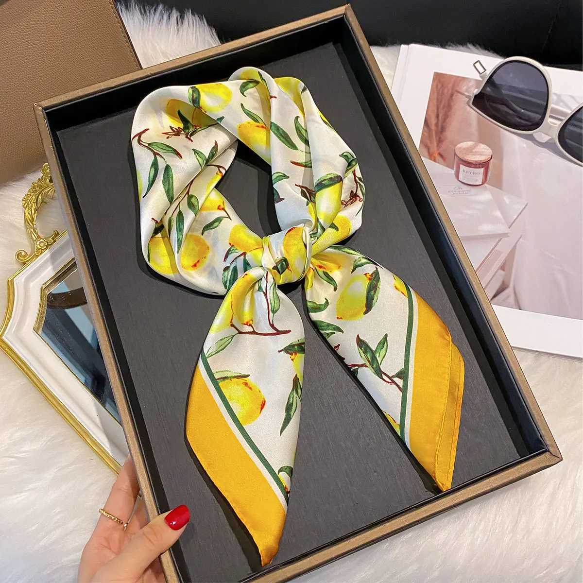 2025 New Fashion 70X70cm Wens Scarf Silk Paisley Print Scarf Square Shawl Decorative band Neck Luxury Design Bandana X2603281