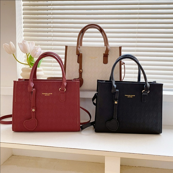 Free Shipping High Value Woven Handbag for Women Heart Decor Crossbody Bag Elegant Red Shoulder Bag