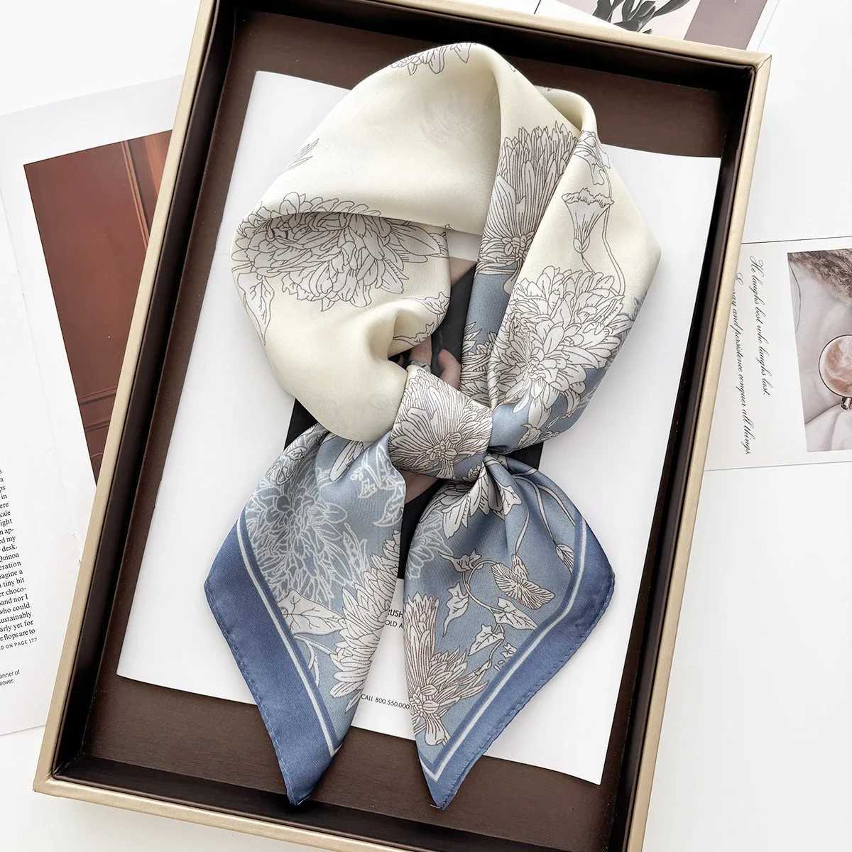 Luxury New Design Satin Print Scarf Wen Scarves Bandana Hijab Neckerchief Shawl Kerchief Hair Band Foard Lady X260328