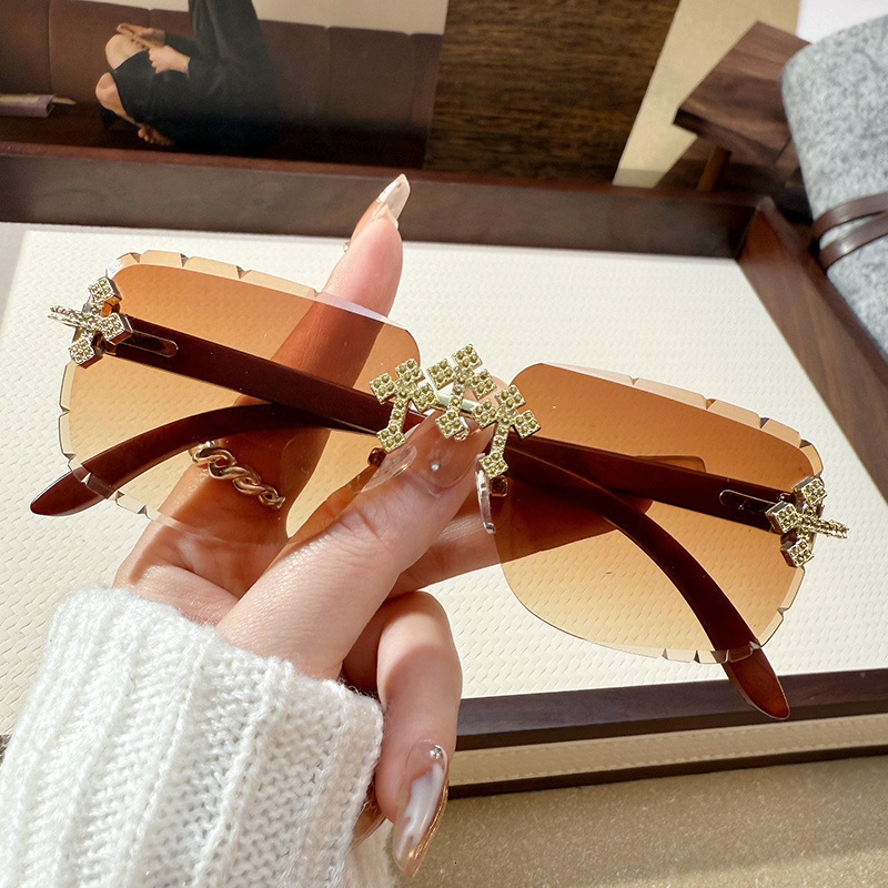 Fashion Metal Starry Sky Designer Sunglasses Luxury Brand Women's Accessories New Cross Diamond Inlaid Frameless Wood Grain Outdoor Cycling Glass
