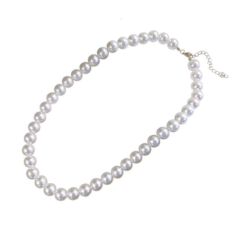 Designer luxury French-style Audrey Hepburn-pired pearl necklace for women, light luxury niche high-end clavicle chain with a unique design